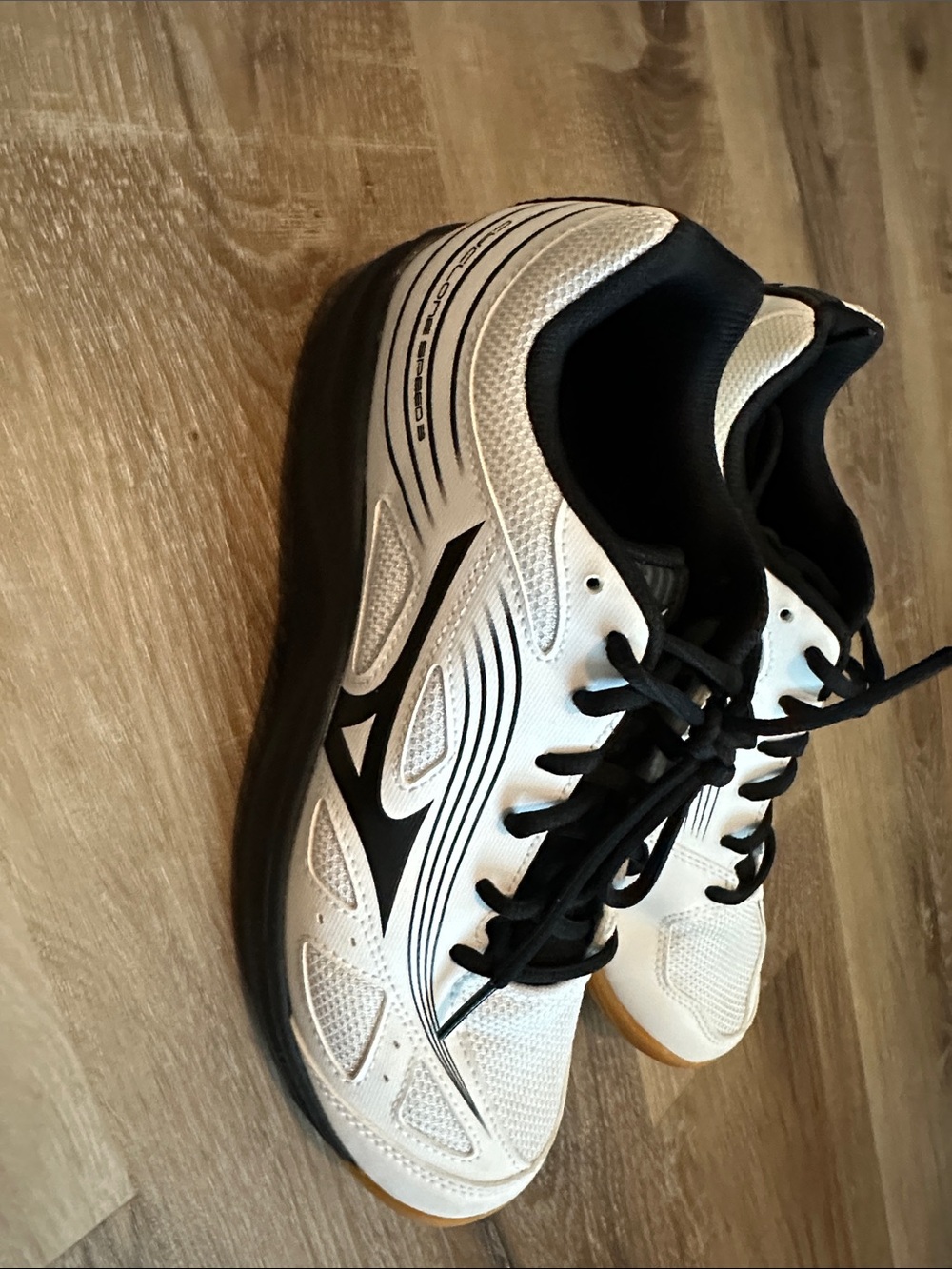 Indoor volleyball shoes